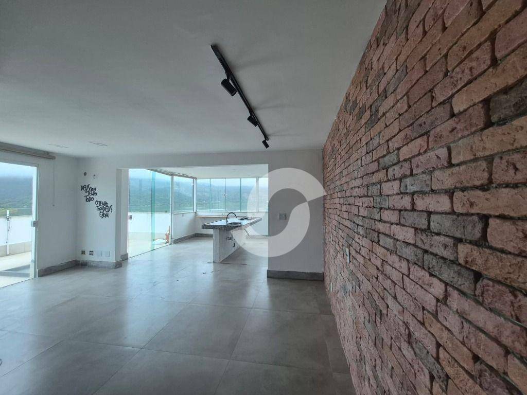 Cobertura à venda com 2 quartos, 130m² - Piratininga,Niterói