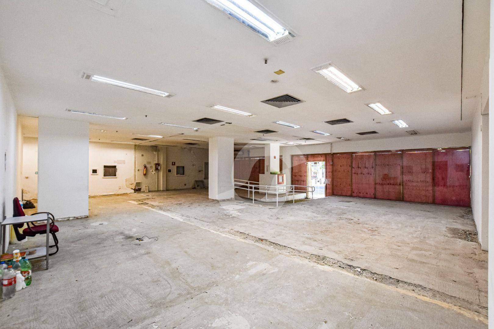  - Oportunidade para sua clinica. Lojas totalizando 403m2 e 15 vagas de estacionamento - Ingá -Niteroi