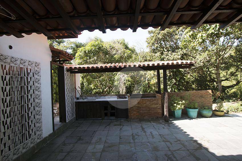  - Linda Casa com Terreno no Estilo Colonial em Muriqui