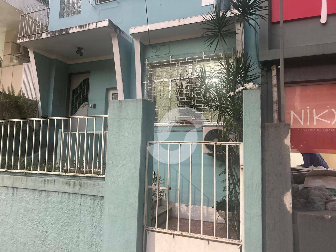 Sobrado à venda com 2 quartos, 450m² - Santa Rosa,Niterói