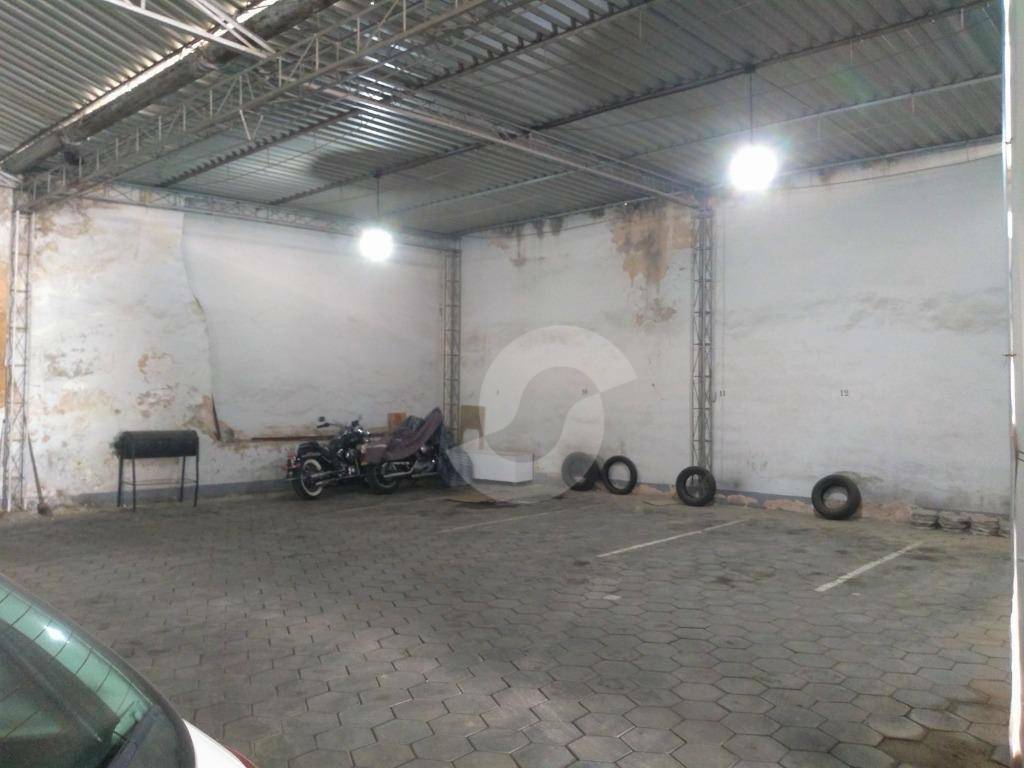  - Galpão à venda em terreno de 204 m² no Ingá